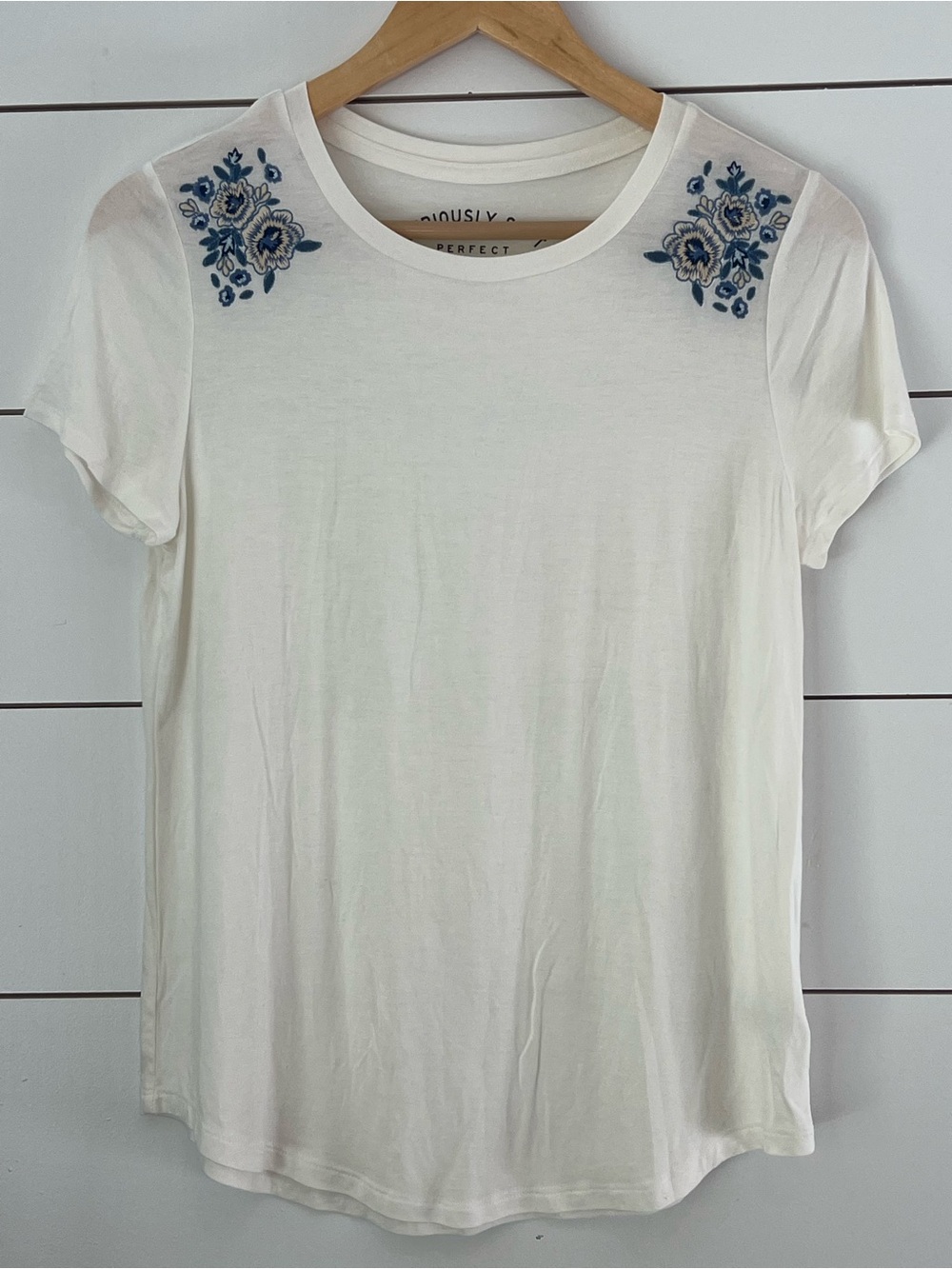 Aero Seriously Soft Floral Embroidered‎ Tee